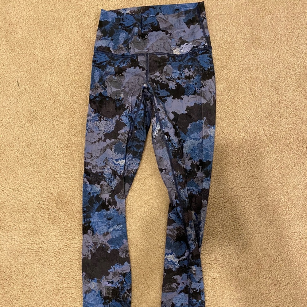 gently worn lululemon size 4 leggings